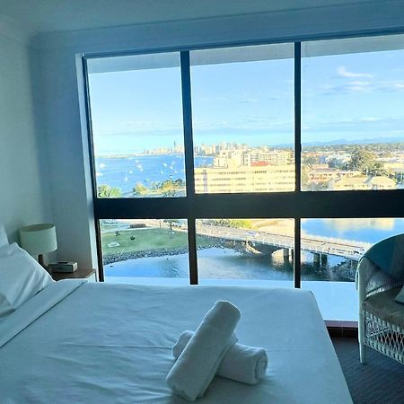 Broadwater Shores Waterfront Apartments Голд-Кост Экстерьер фото