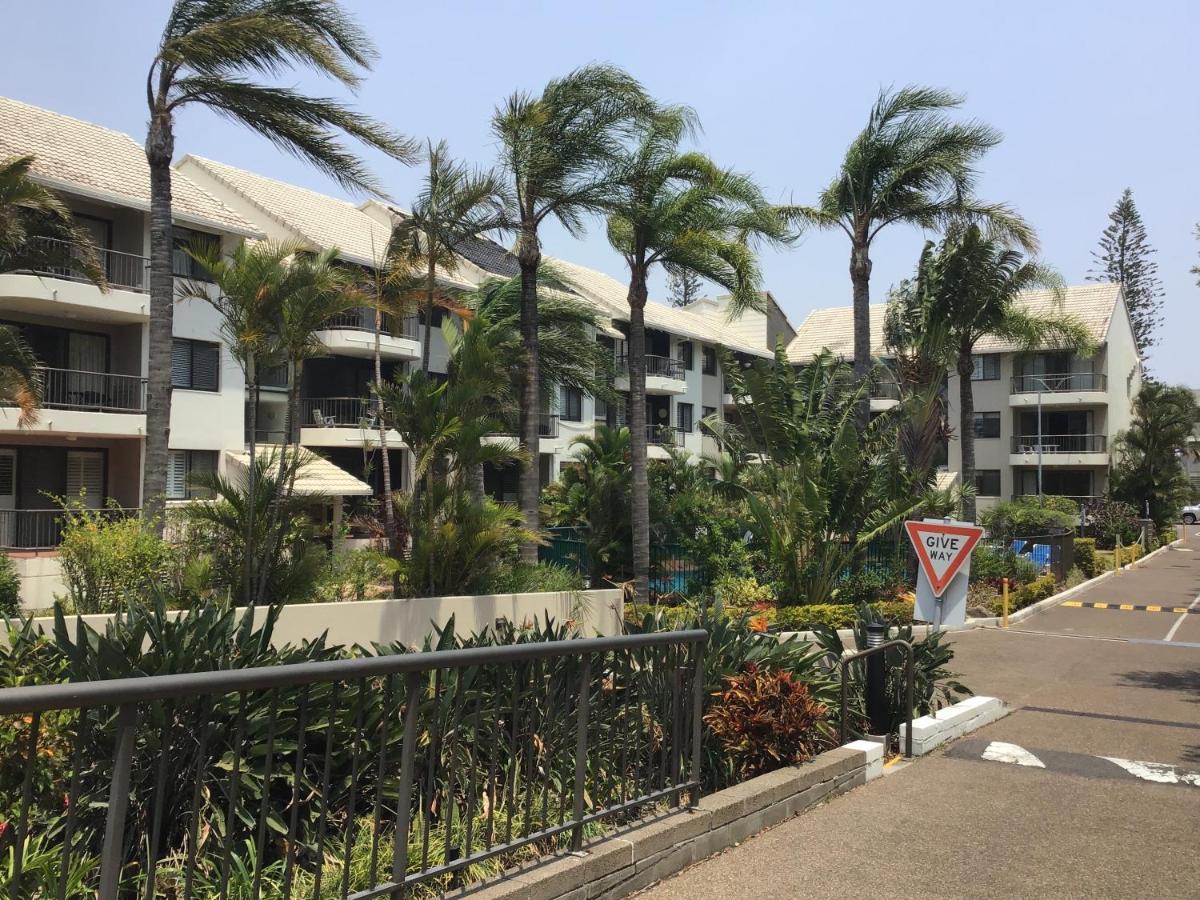 Broadwater Shores Waterfront Apartments Голд-Кост Экстерьер фото