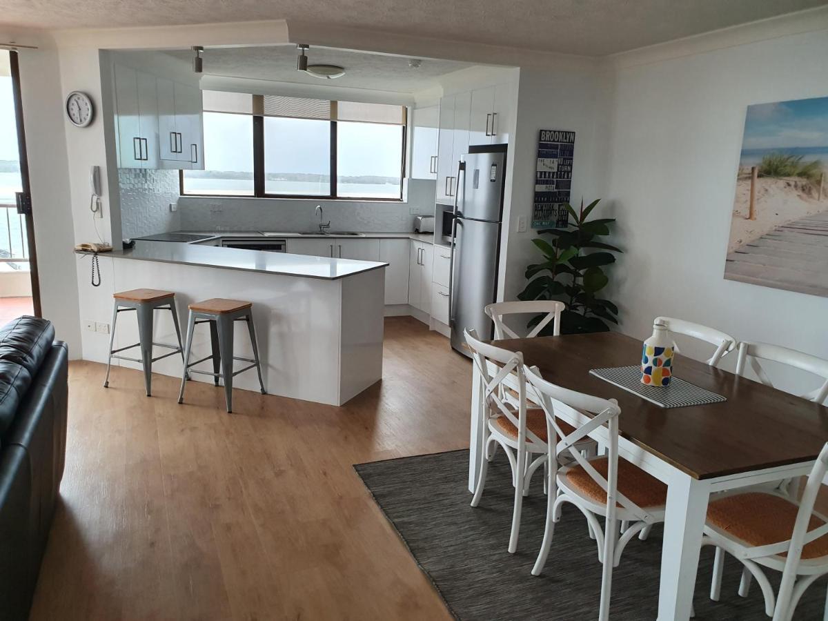 Broadwater Shores Waterfront Apartments Голд-Кост Экстерьер фото