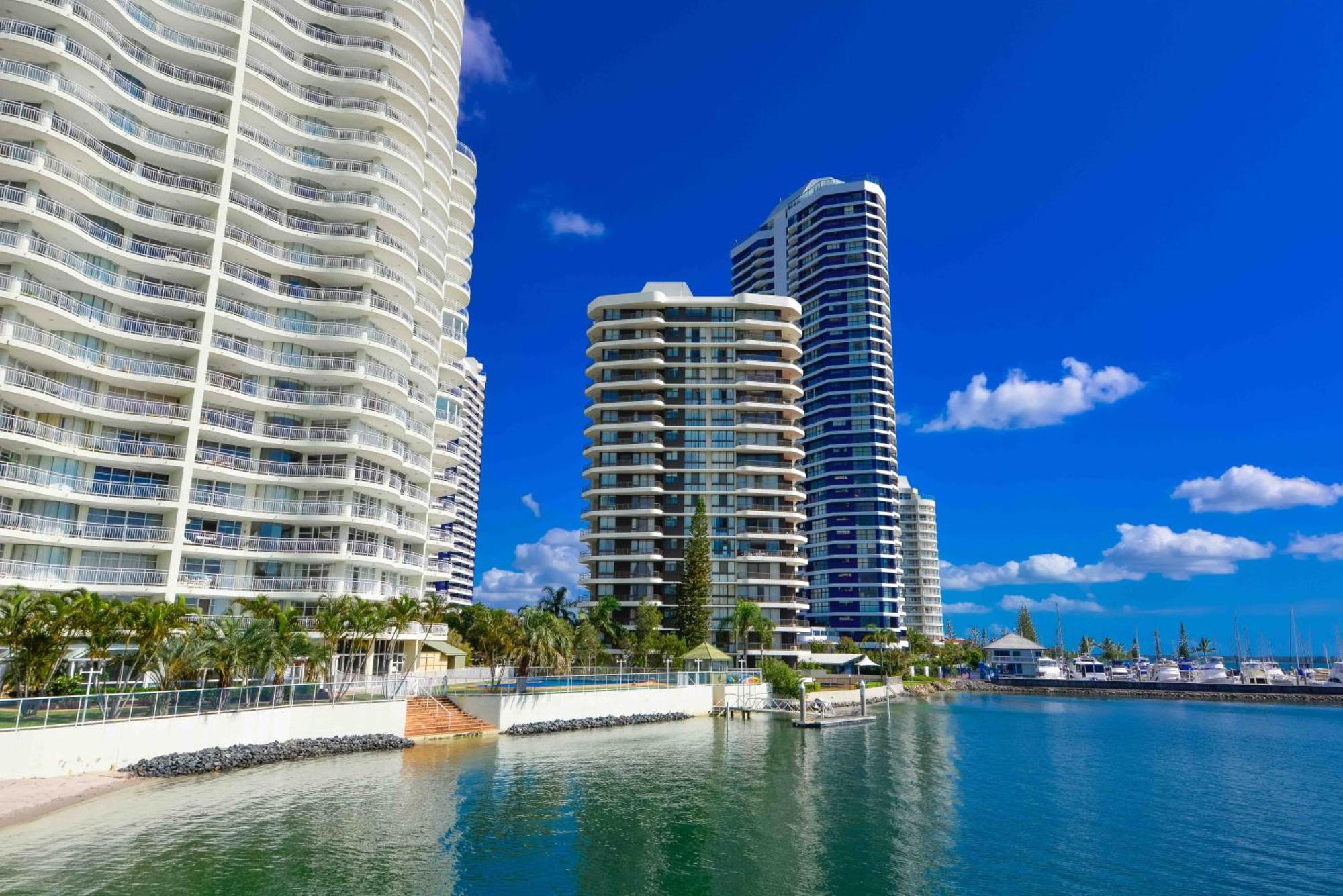 Broadwater Shores Waterfront Apartments Голд-Кост Экстерьер фото