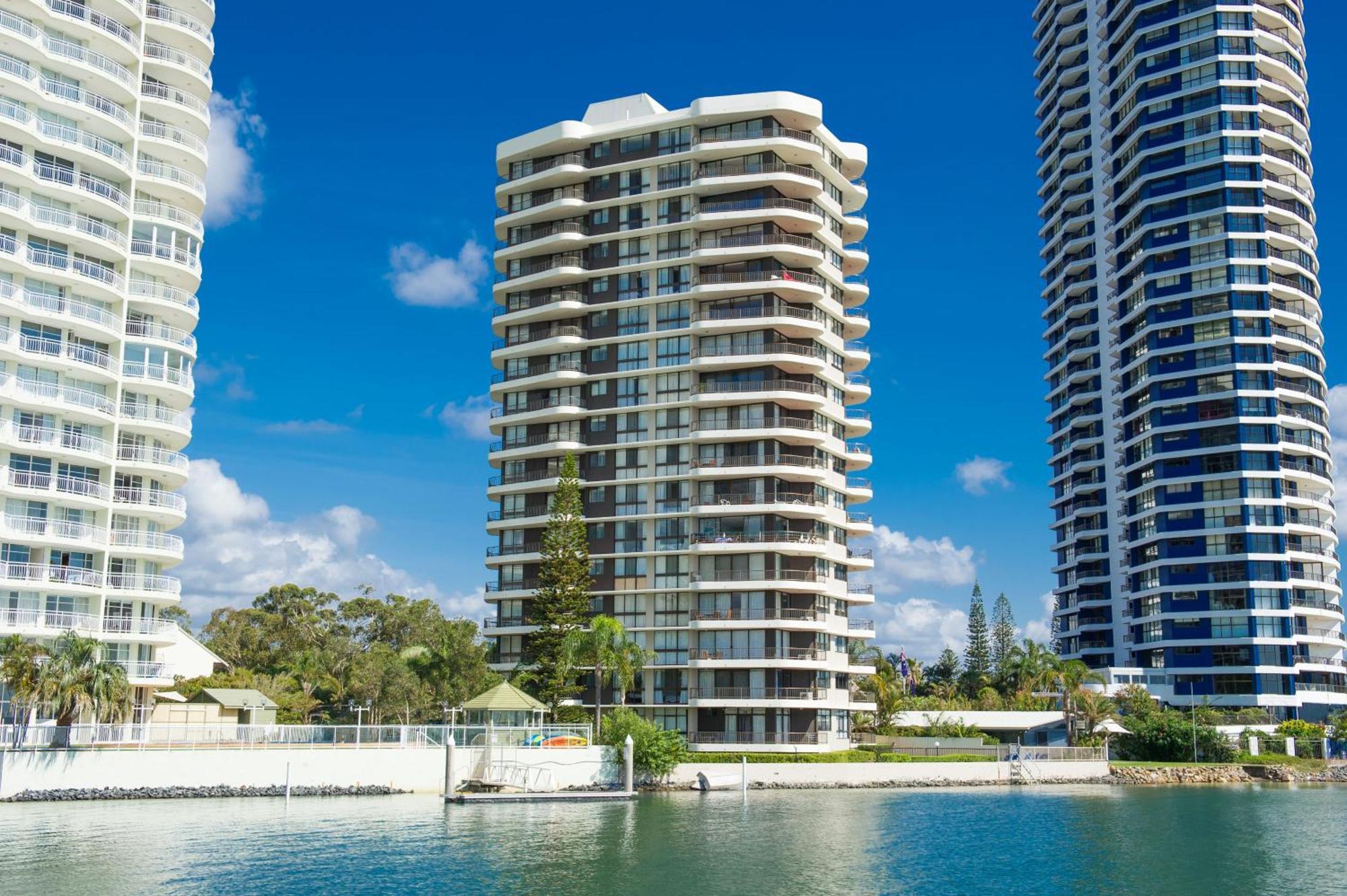 Broadwater Shores Waterfront Apartments Голд-Кост Экстерьер фото