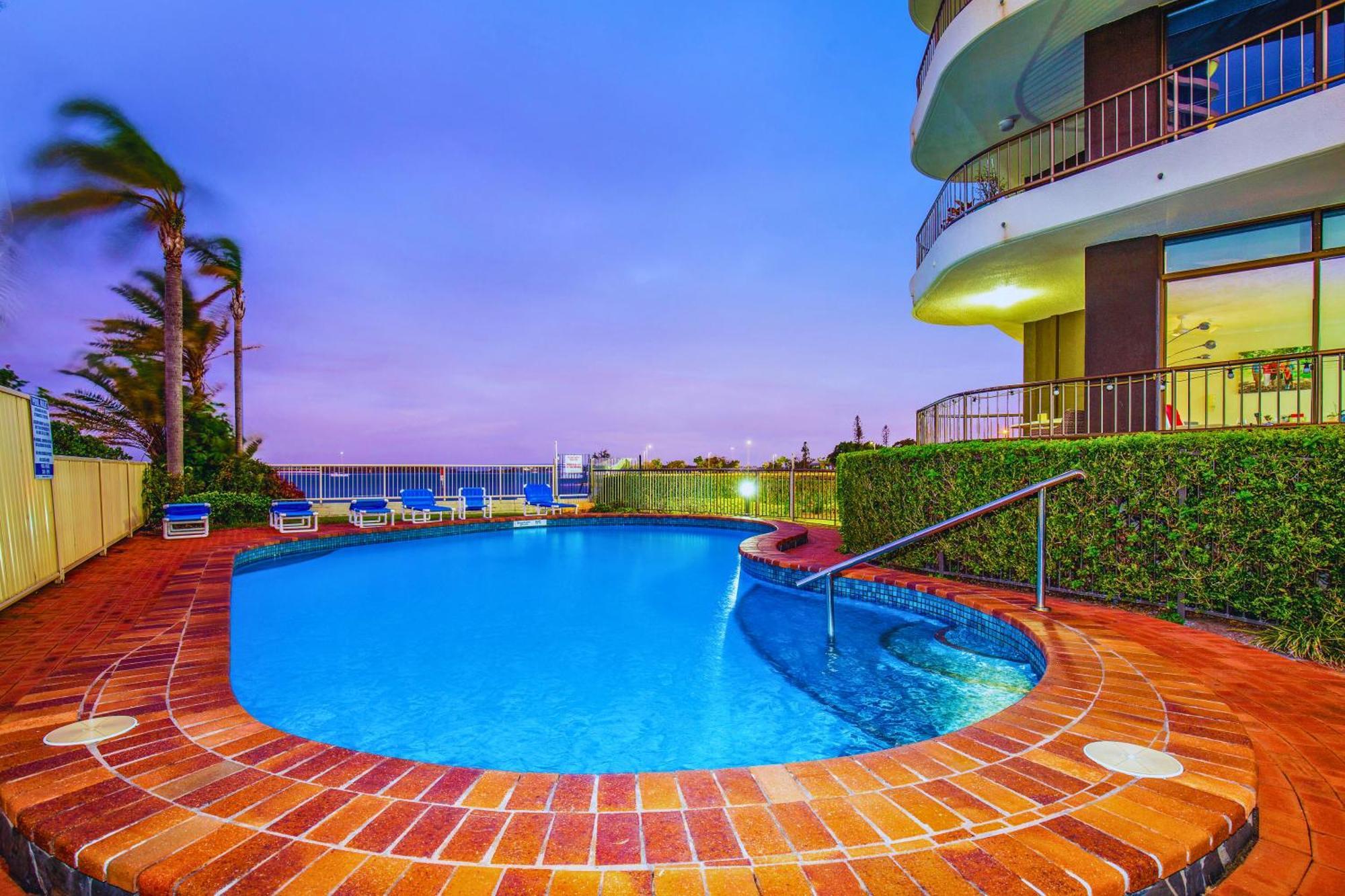 Broadwater Shores Waterfront Apartments Голд-Кост Экстерьер фото