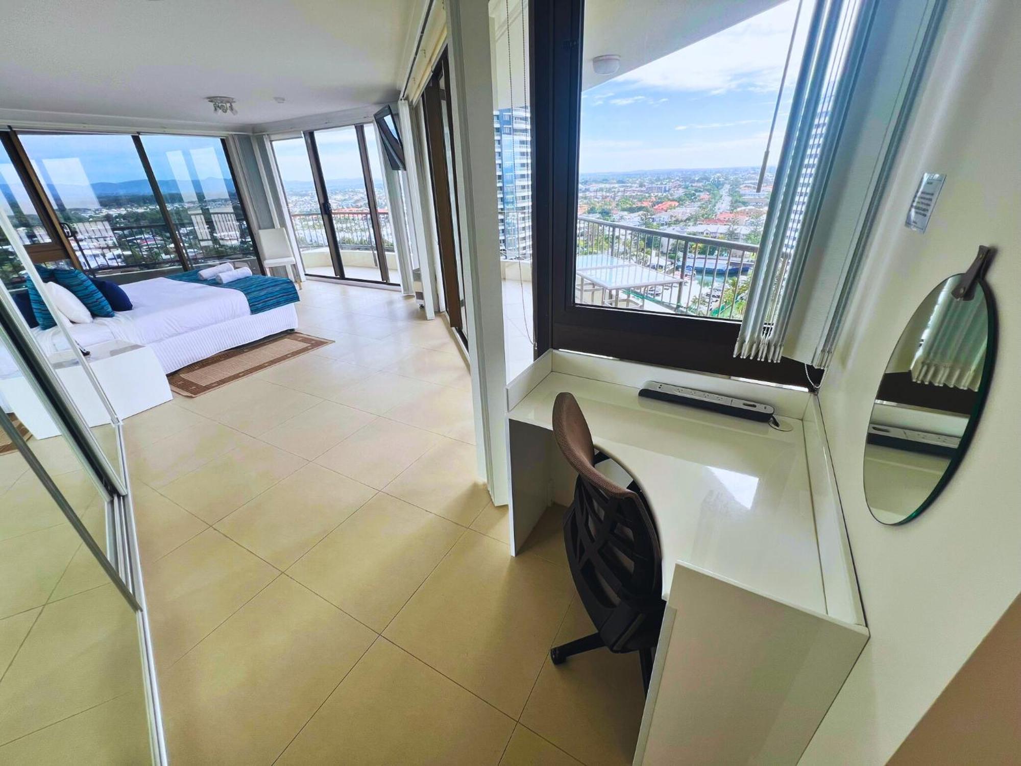 Broadwater Shores Waterfront Apartments Голд-Кост Экстерьер фото