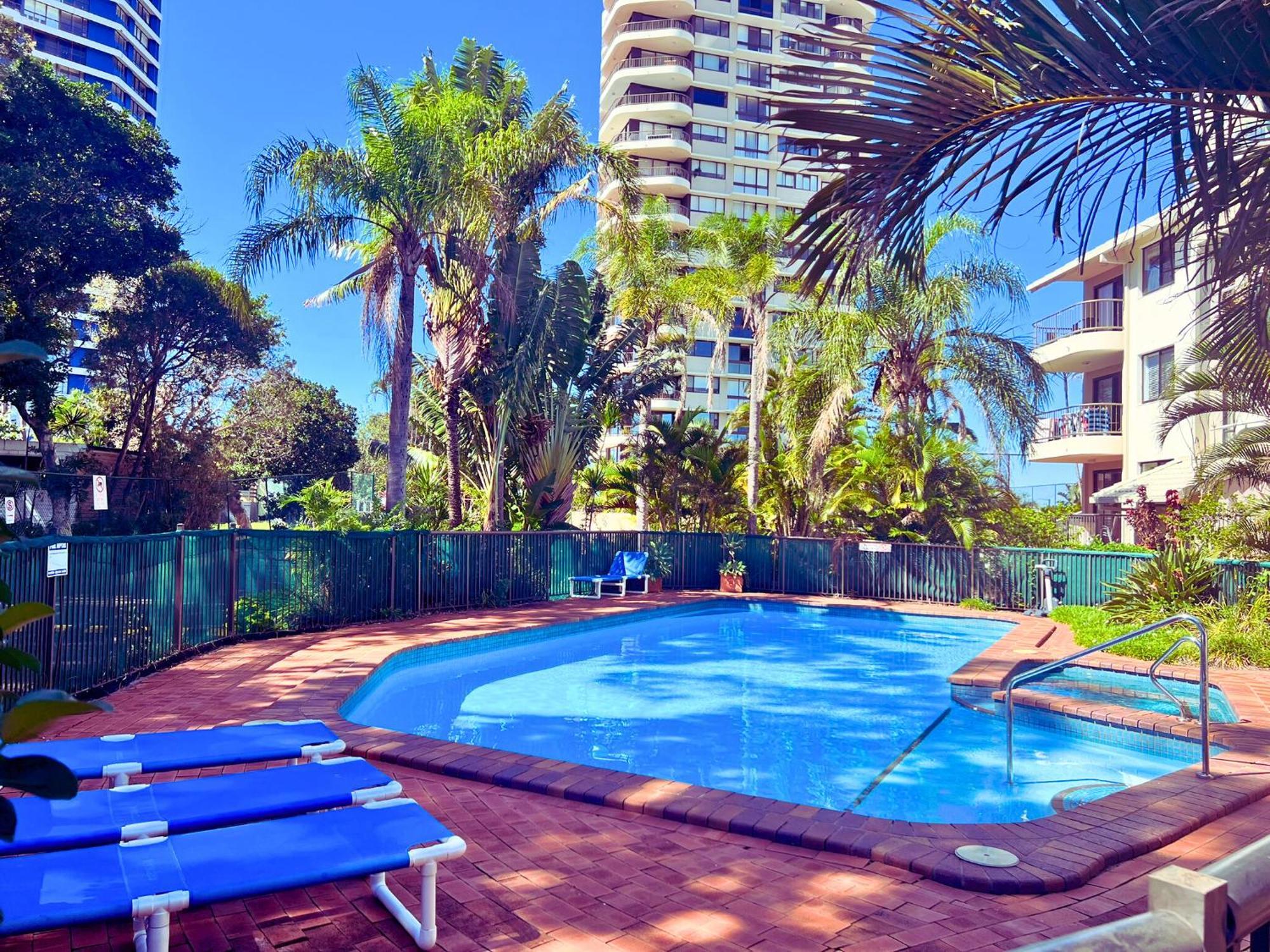 Broadwater Shores Waterfront Apartments Голд-Кост Экстерьер фото