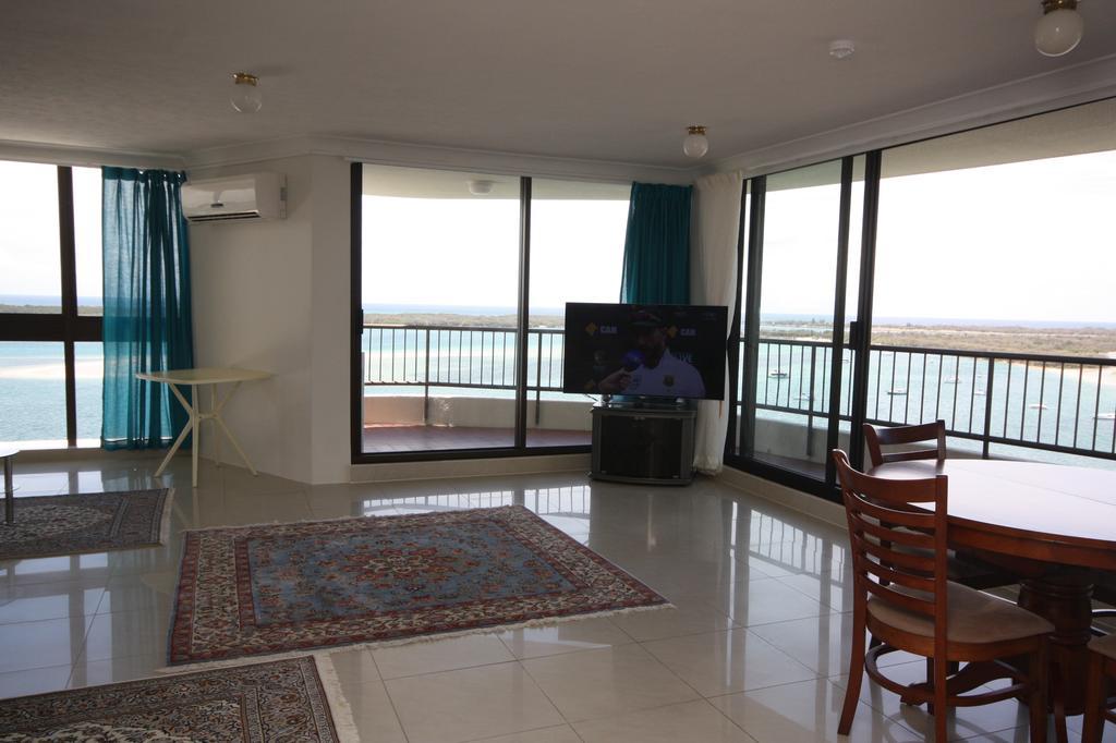 Broadwater Shores Waterfront Apartments Голд-Кост Экстерьер фото