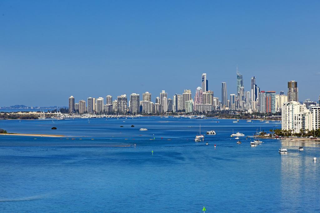 Broadwater Shores Waterfront Apartments Голд-Кост Экстерьер фото