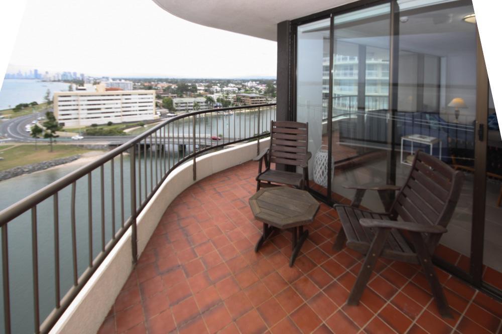 Broadwater Shores Waterfront Apartments Голд-Кост Экстерьер фото