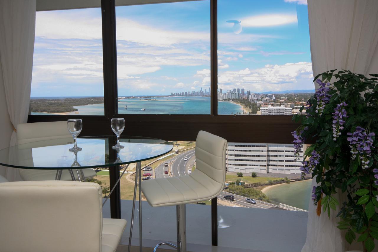 Broadwater Shores Waterfront Apartments Голд-Кост Экстерьер фото