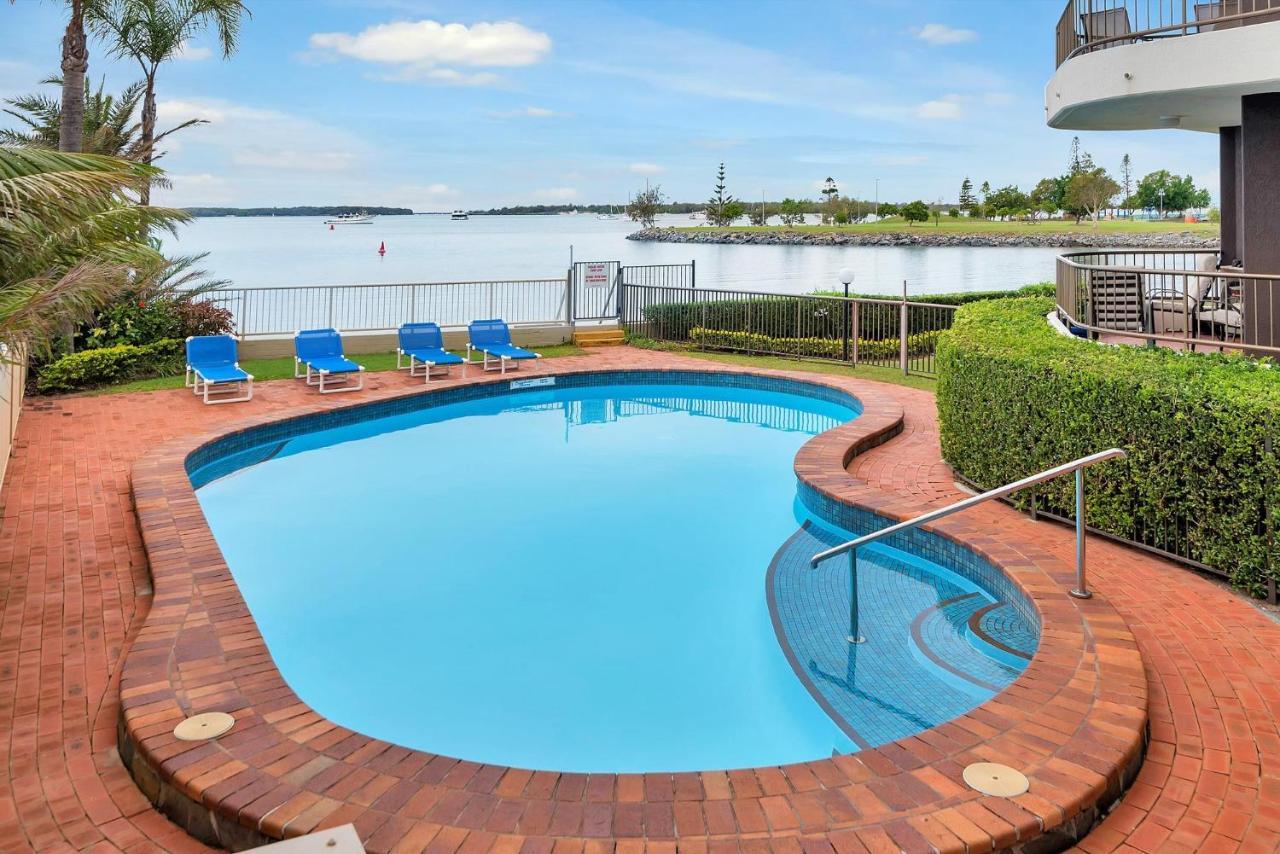 Broadwater Shores Waterfront Apartments Голд-Кост Экстерьер фото
